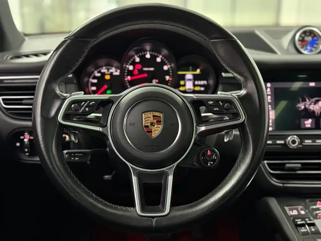 Porsche Macan — фото 10