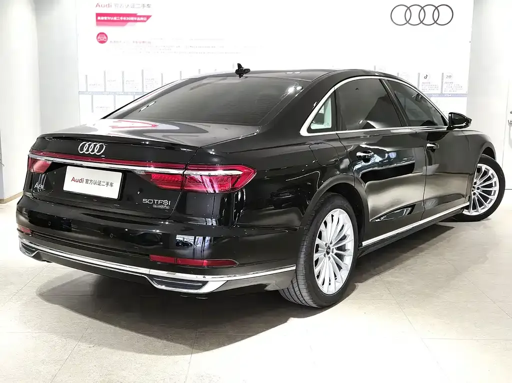 Audi A8 2022 из CN, фото 8