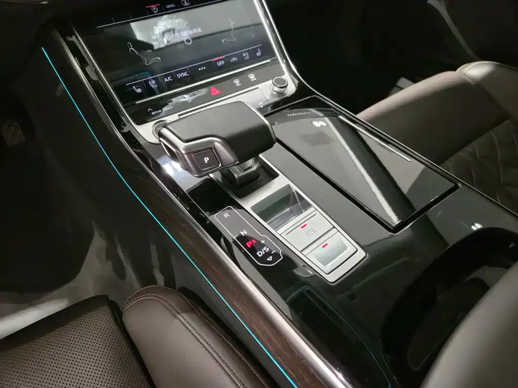Audi A8 2022 из CN, фото 7