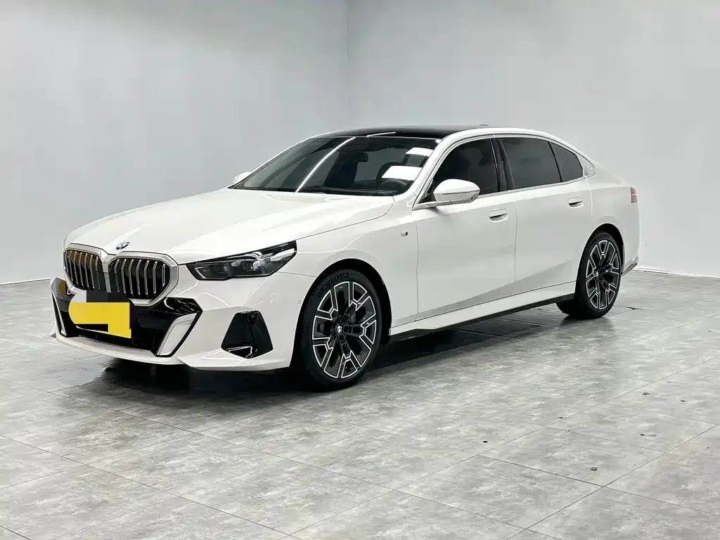 BMW 5 Series 2025 из CN, фото 1