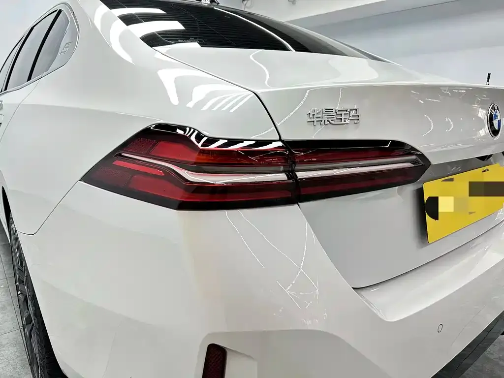 BMW 5 Series 2025 из CN, фото 3