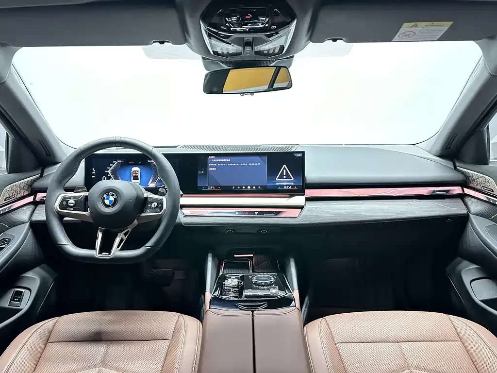 BMW 5 Series 2025 из CN, фото 6