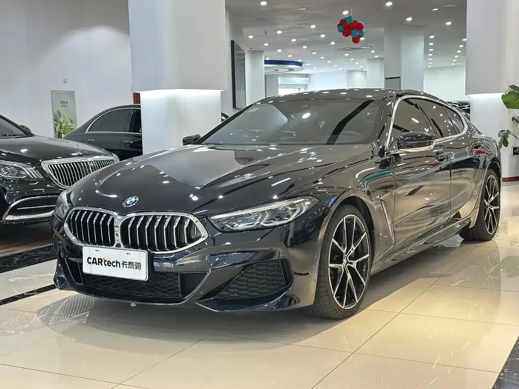 BMW 8 Series — фото 1