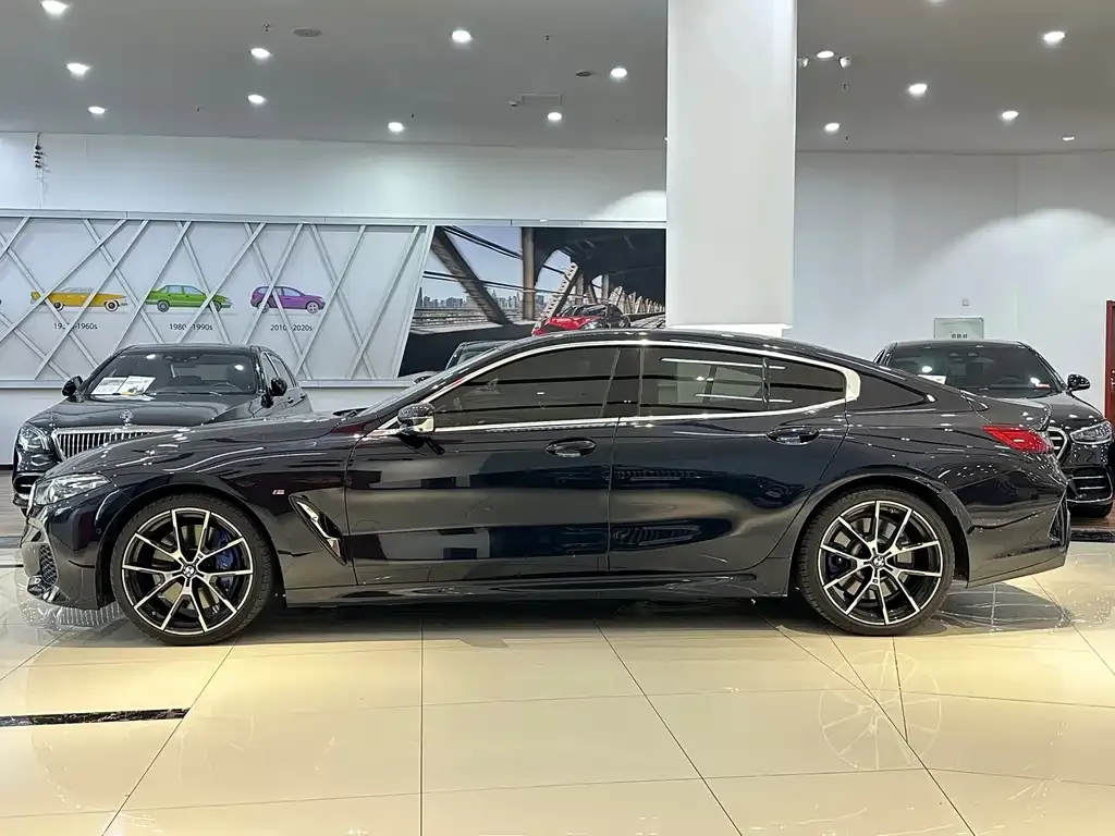 BMW 8 Series — фото 9