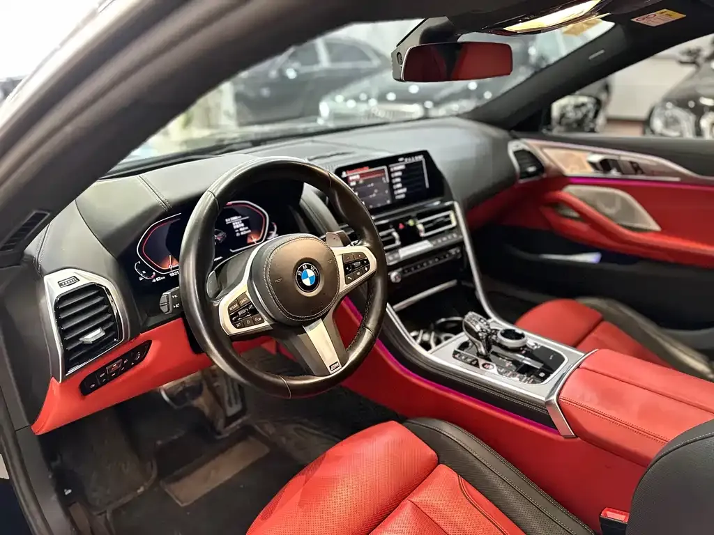 BMW 8 Series — фото 2