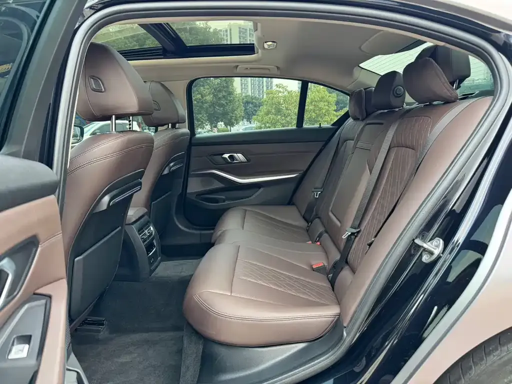 BMW 3 Series 2022 из CN, фото 3
