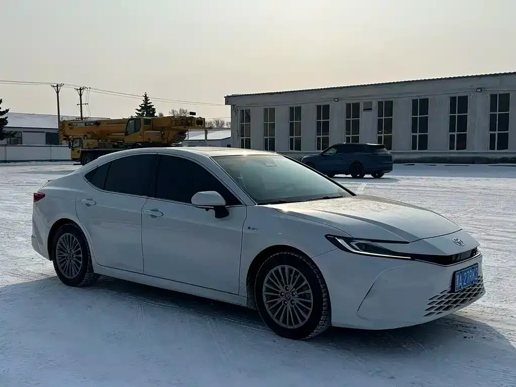Toyota Camry — фото 5