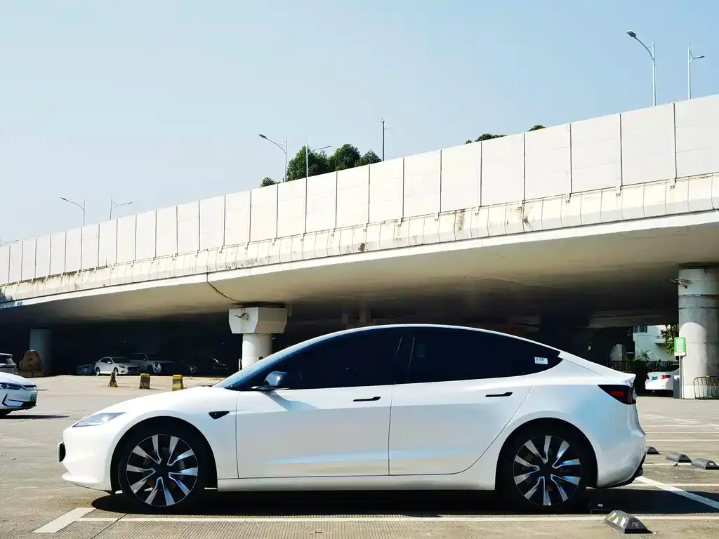 Tesla Model 3 2023 из CN, фото 5