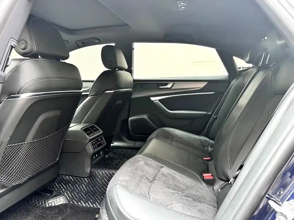 Audi A7L 2022 из CN, фото 6