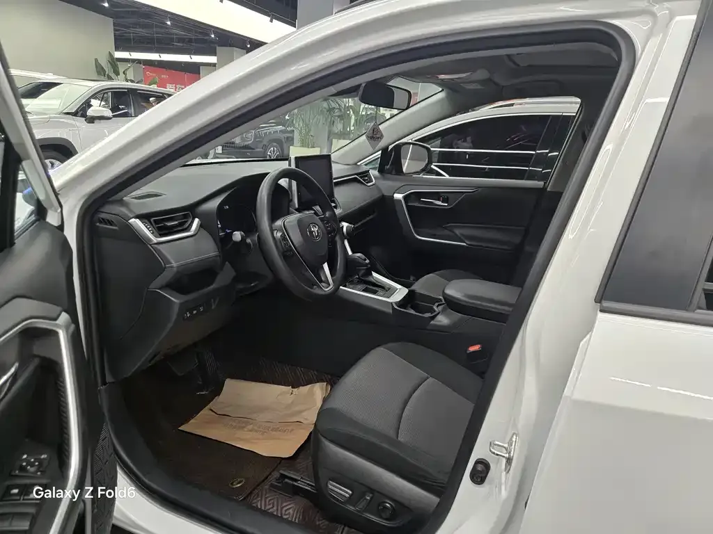Toyota RAV4 2021 из CN, фото 2