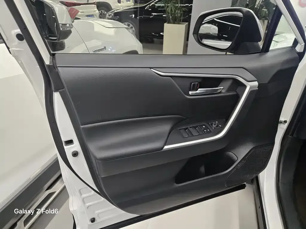 Toyota RAV4 2021 из CN, фото 4