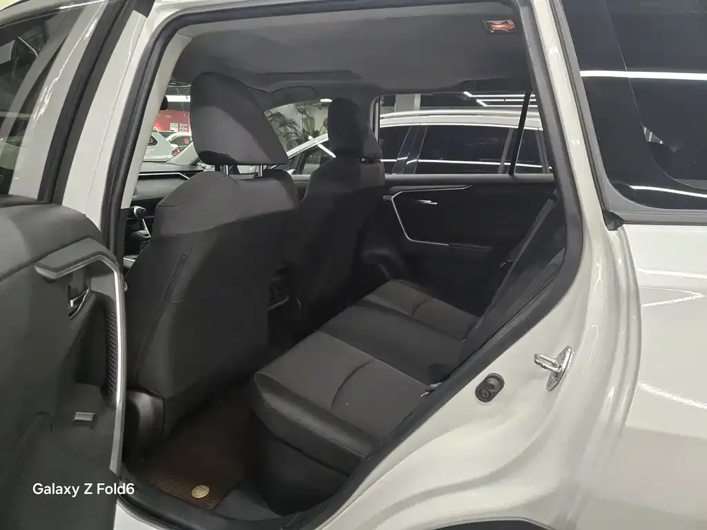 Toyota RAV4 2021 из CN, фото 5