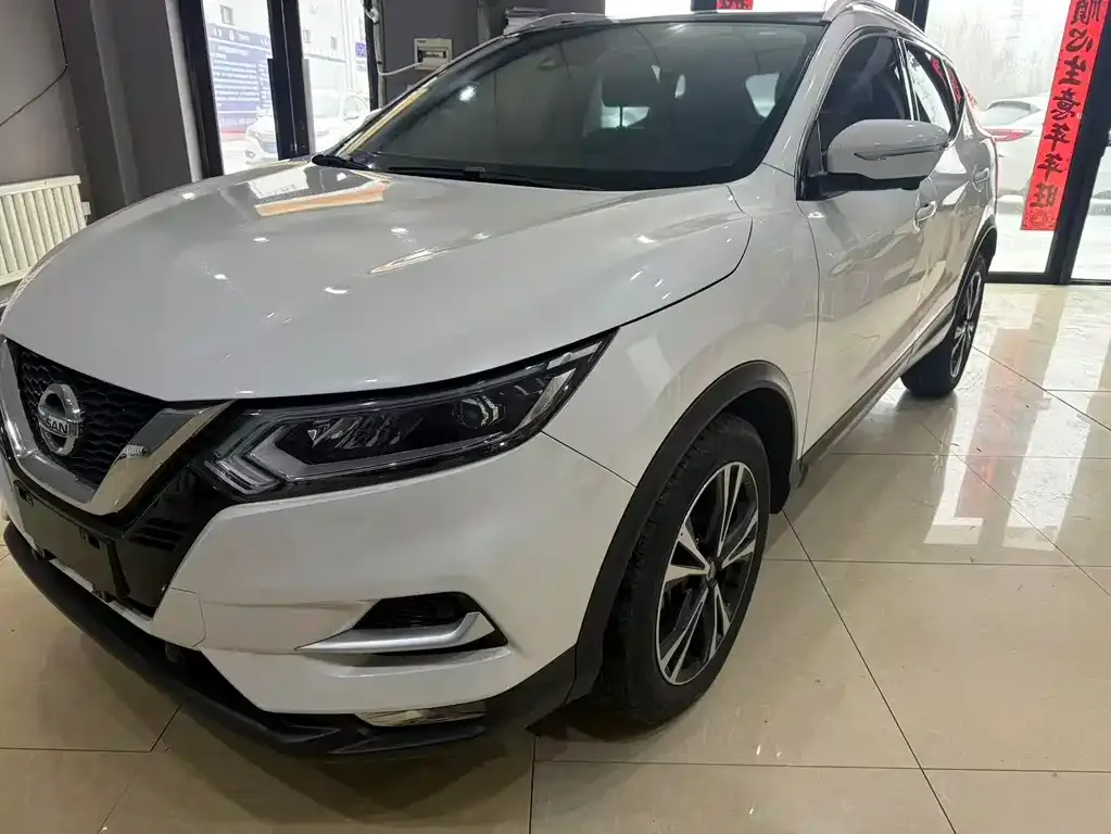Nissan Qashqai — фото 1