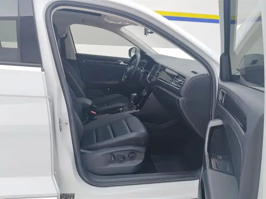 Volkswagen T-Roc 2021 из CN, фото 2