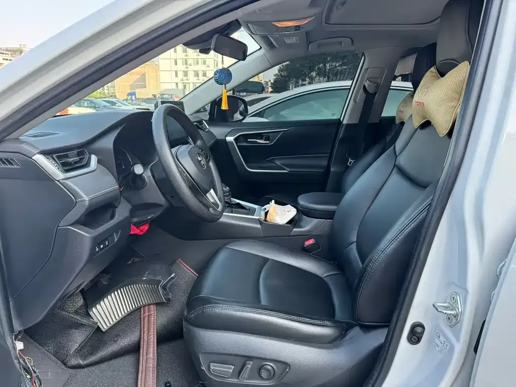 Toyota RAV4 — фото 3