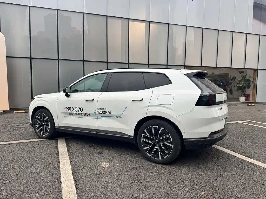 Volvo XC70 Plug-in Hybrid — фото 8