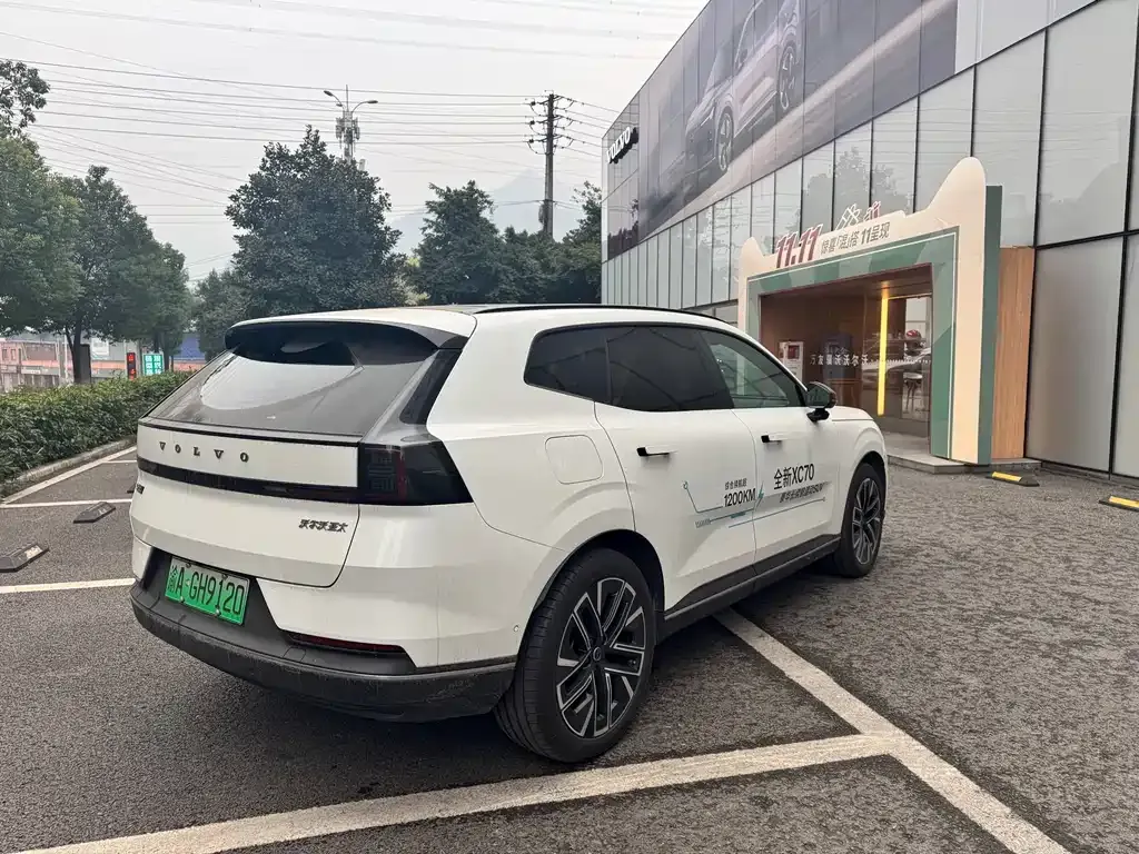 Volvo XC70 Plug-in Hybrid — фото 6