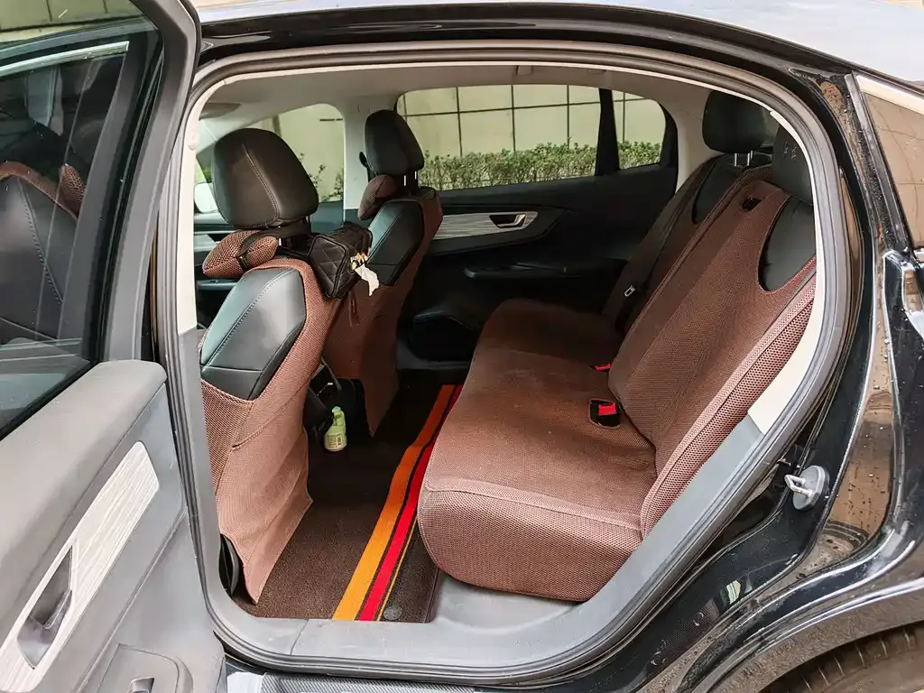 Hongqi E-QM5 — фото 9