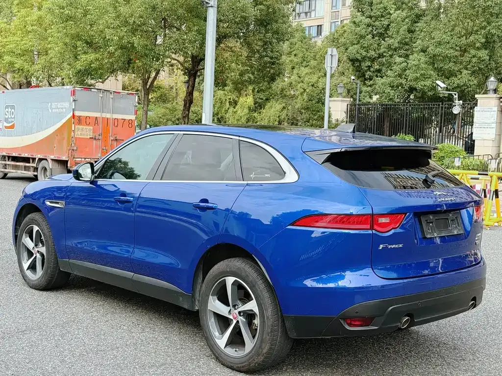 Jaguar F-PACE — фото 10