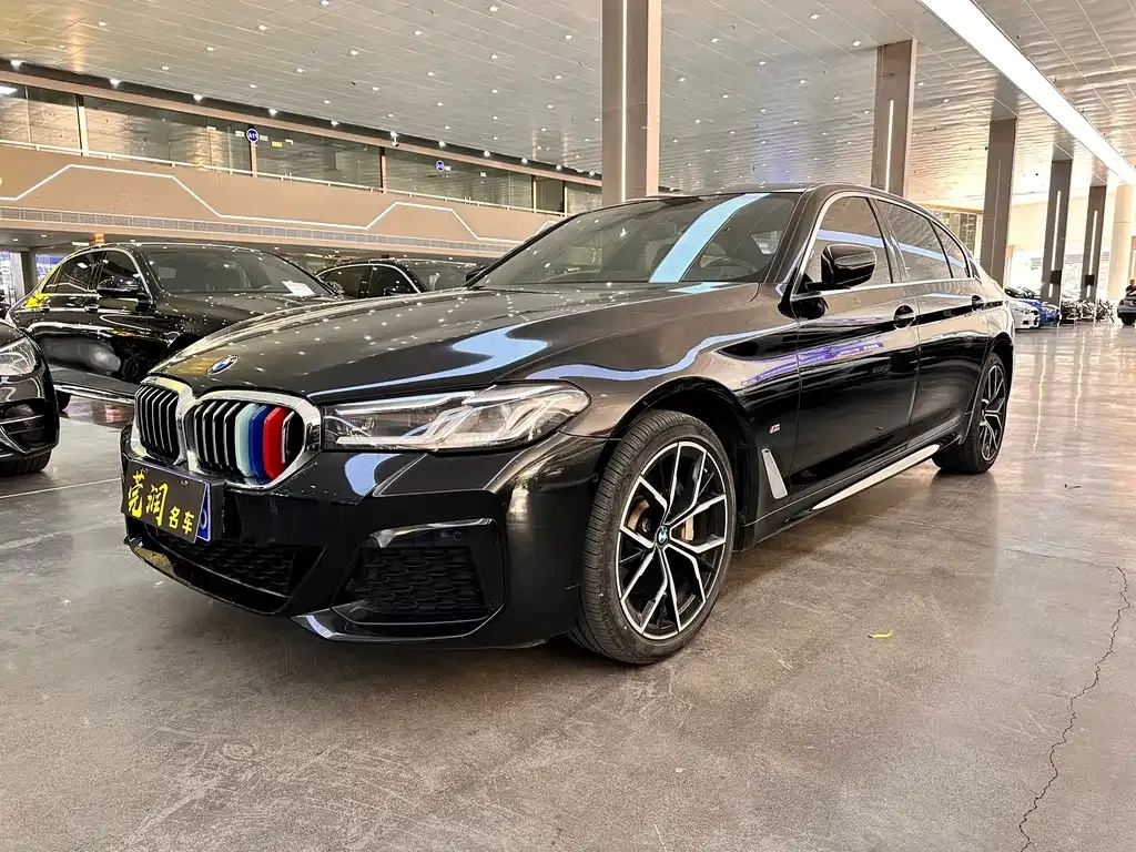 BMW 5 Series — фото 1
