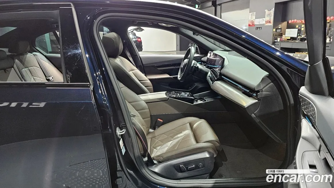 BMW 5-Series 2024 из KR, фото 10