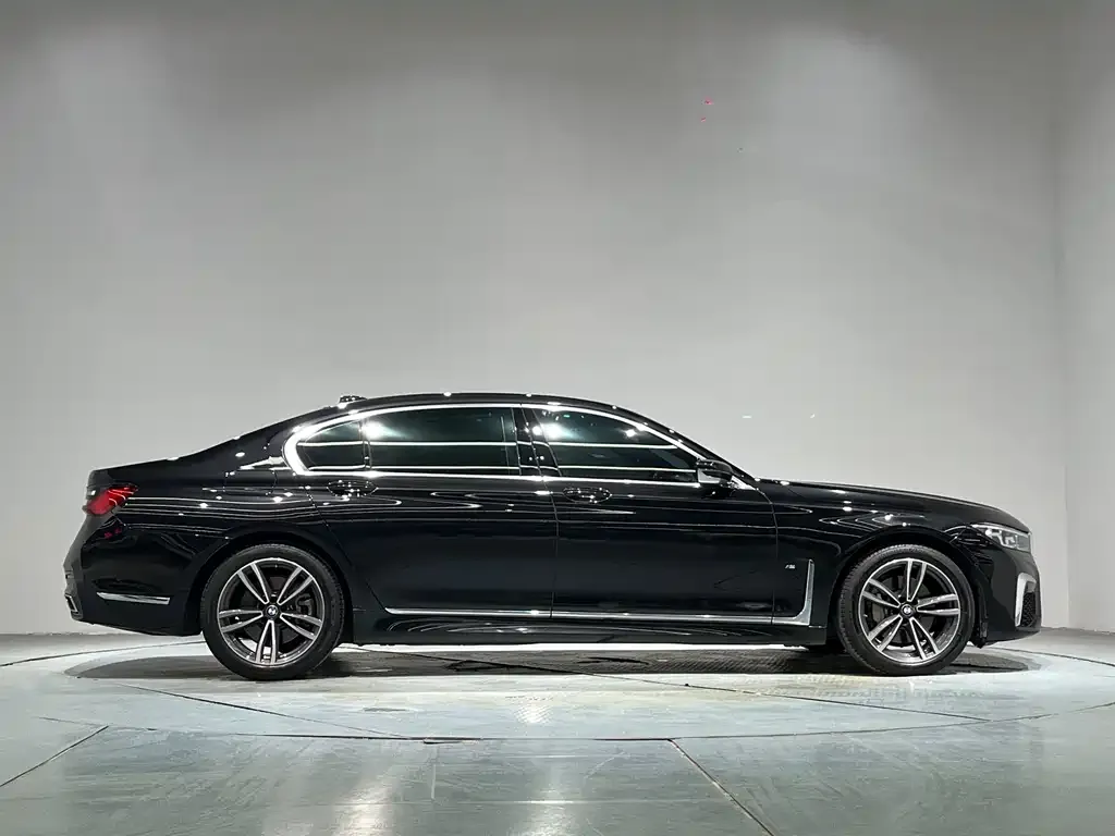 BMW 7 Series 2021 из CN, фото 4