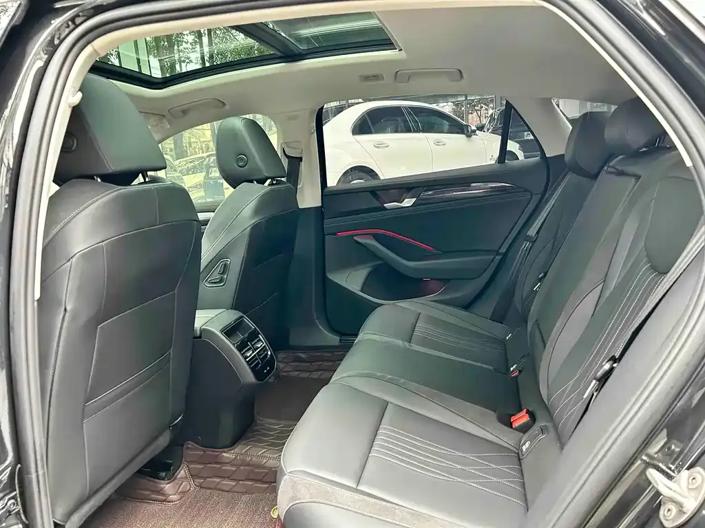Volkswagen Magotan 2024 из CN, фото 5