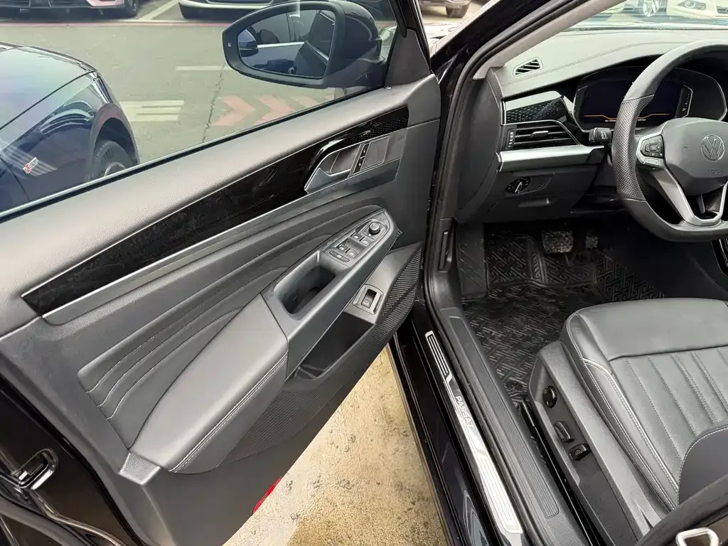 Volkswagen Passat 2022 из CN, фото 8
