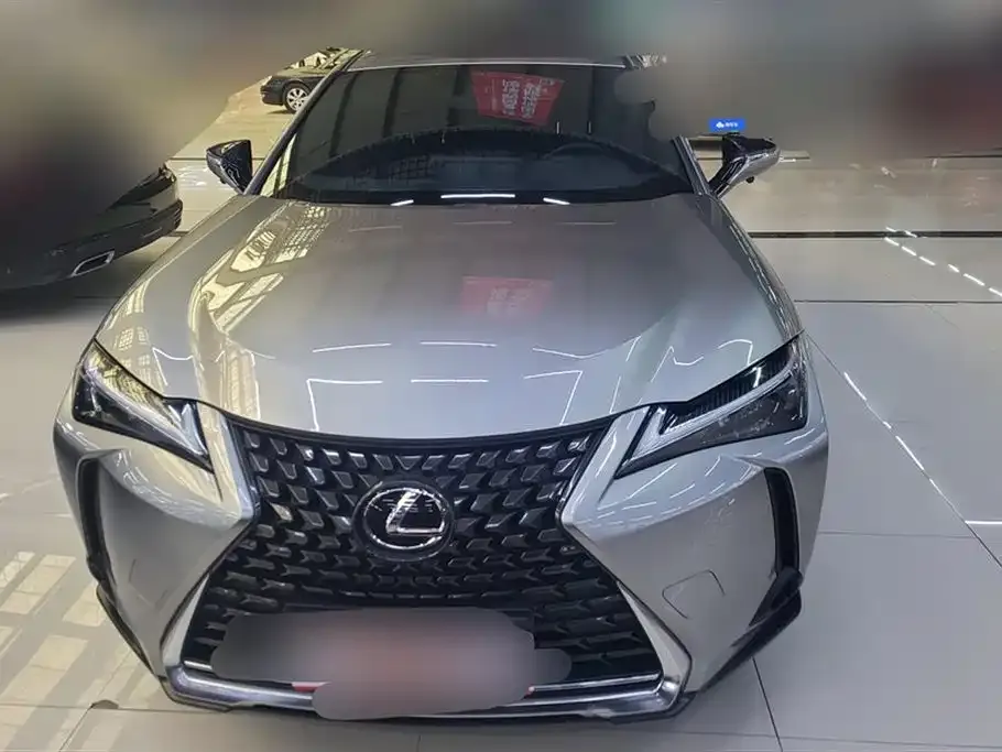 Lexus UX — фото 1