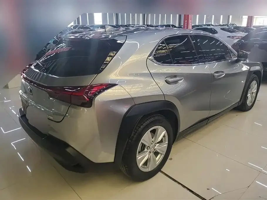Lexus UX — фото 9