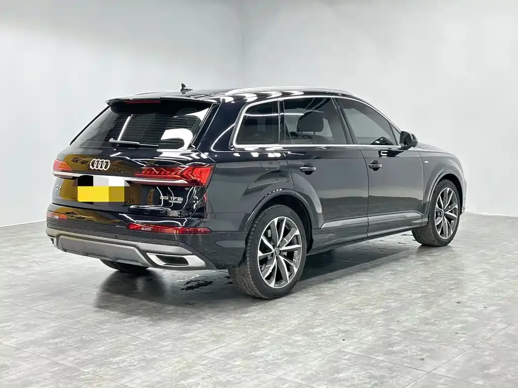 Audi Q7 2021 из CN, фото 4