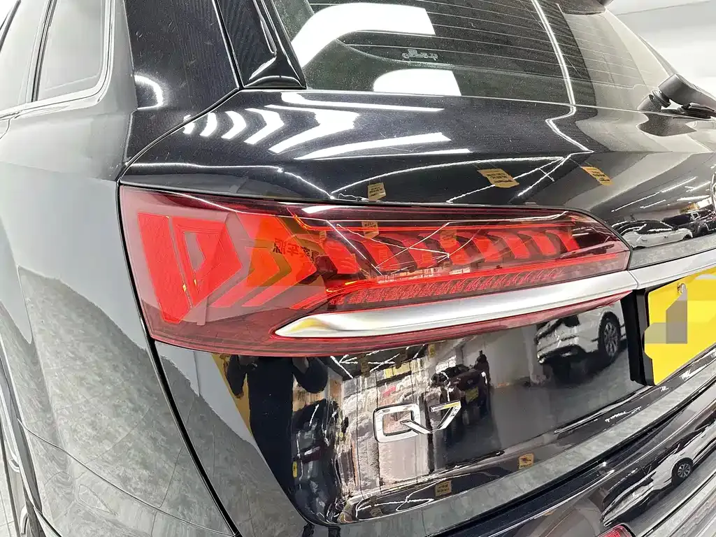 Audi Q7 2021 из CN, фото 9