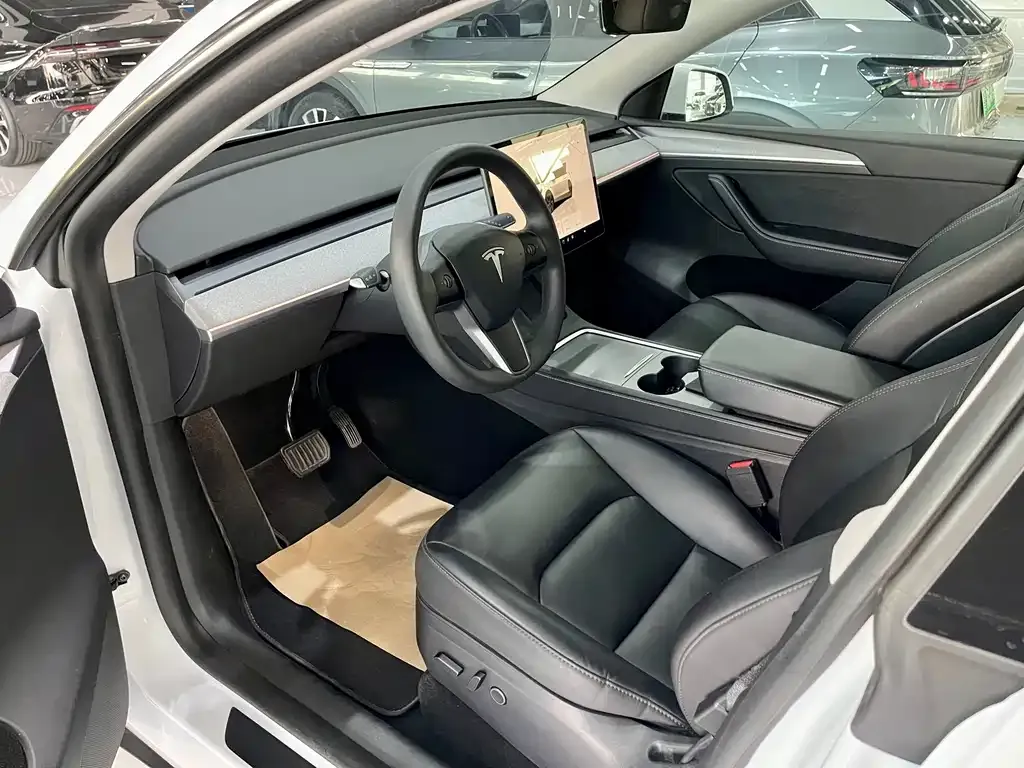 Tesla Model Y 2024 из CN, фото 2