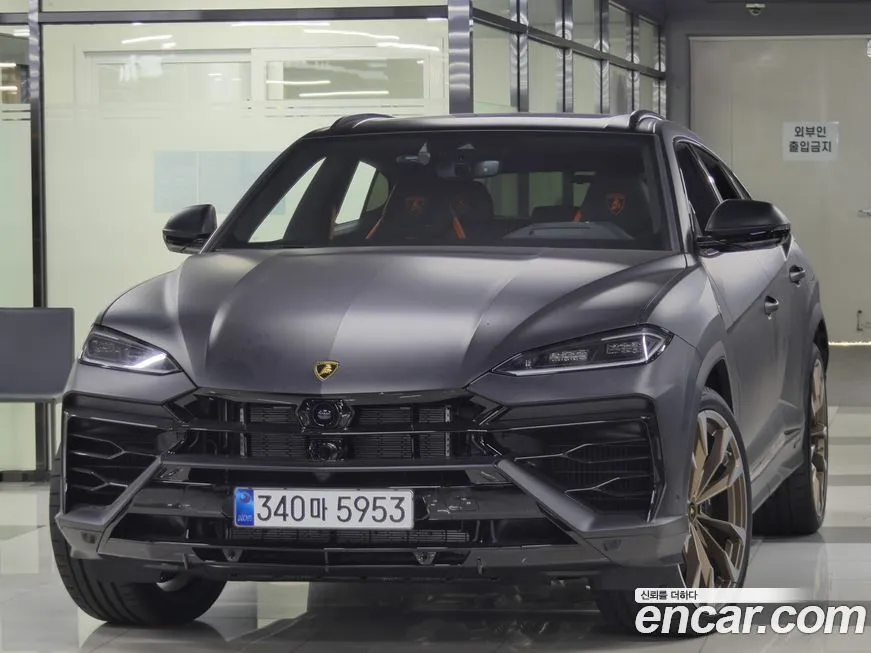 Lamborghini Urus — фото 1