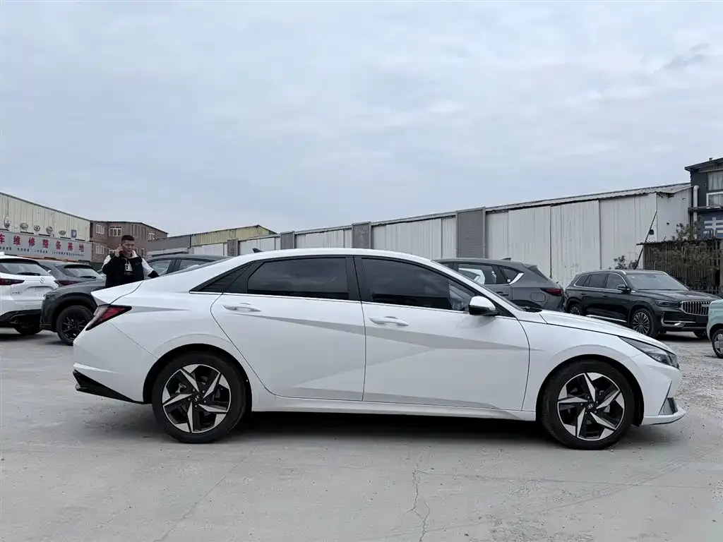 Hyundai Elantra 2023 из CN, фото 4