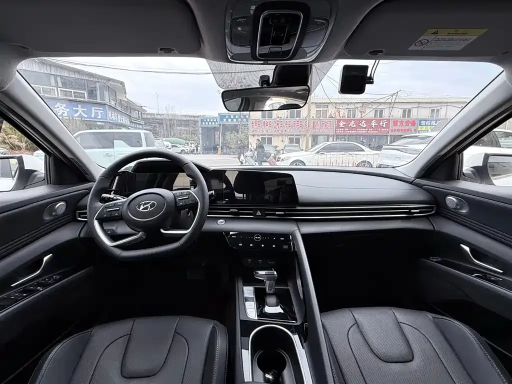 Hyundai Elantra 2023 из CN, фото 9