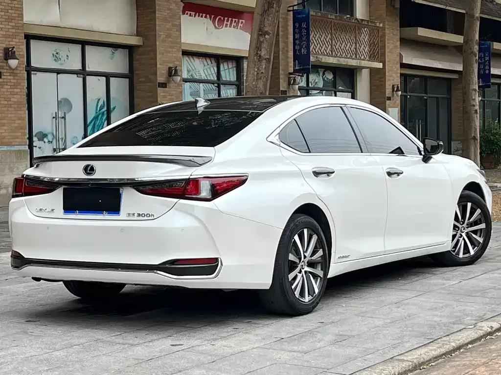Lexus ES — фото 10