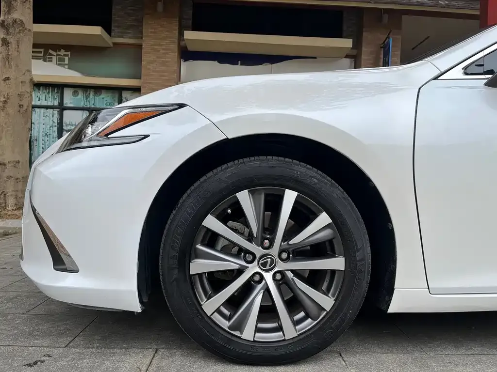 Lexus ES — фото 4