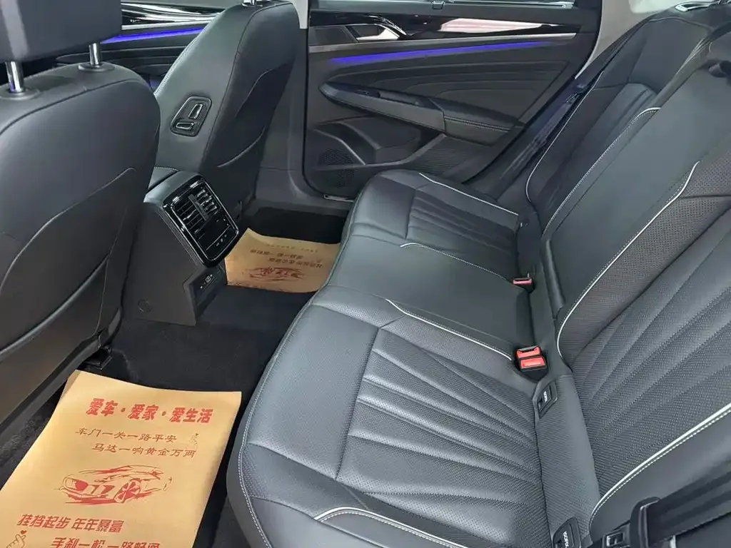 Volkswagen Passat 2023 из CN, фото 9