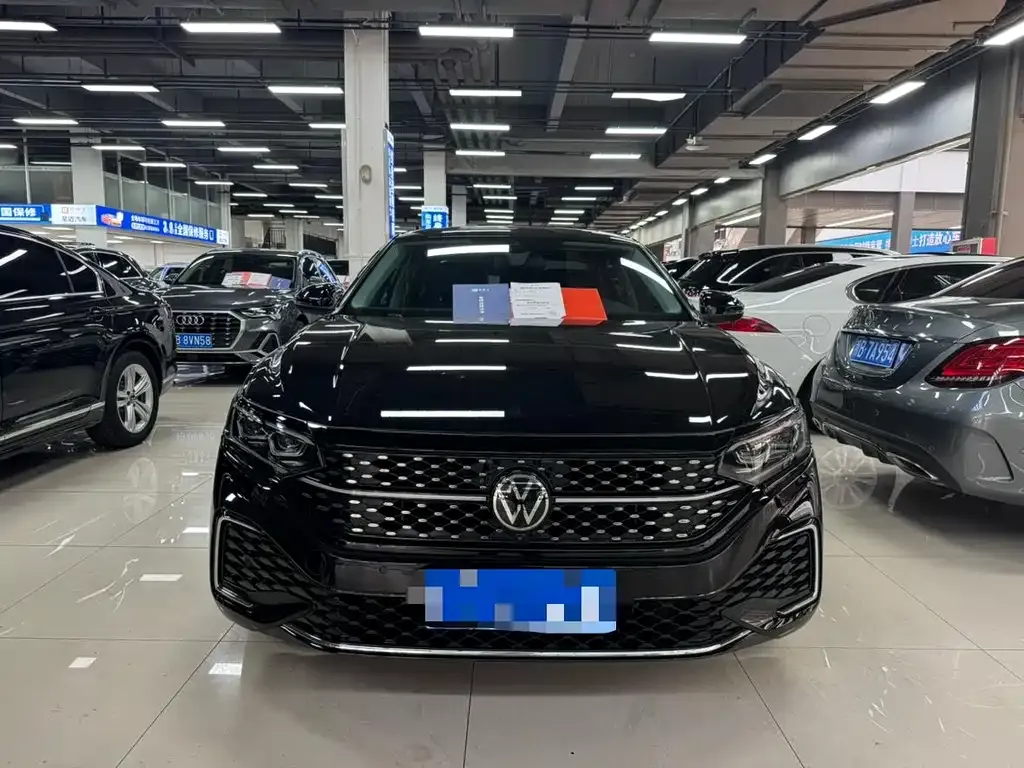 Volkswagen Passat 2023 из CN, фото 2