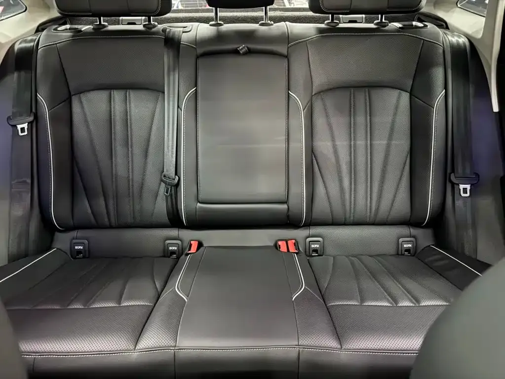 Volkswagen Passat 2023 из CN, фото 4