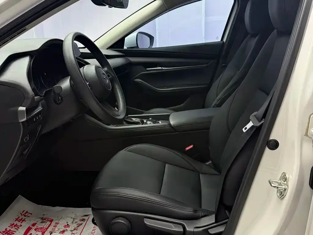 Mazda 3 Axela 2023 из CN, фото 8
