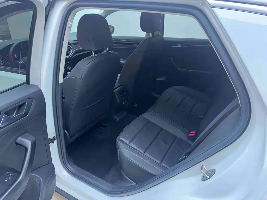 Volkswagen T-Roc 2023 из CN, фото 3