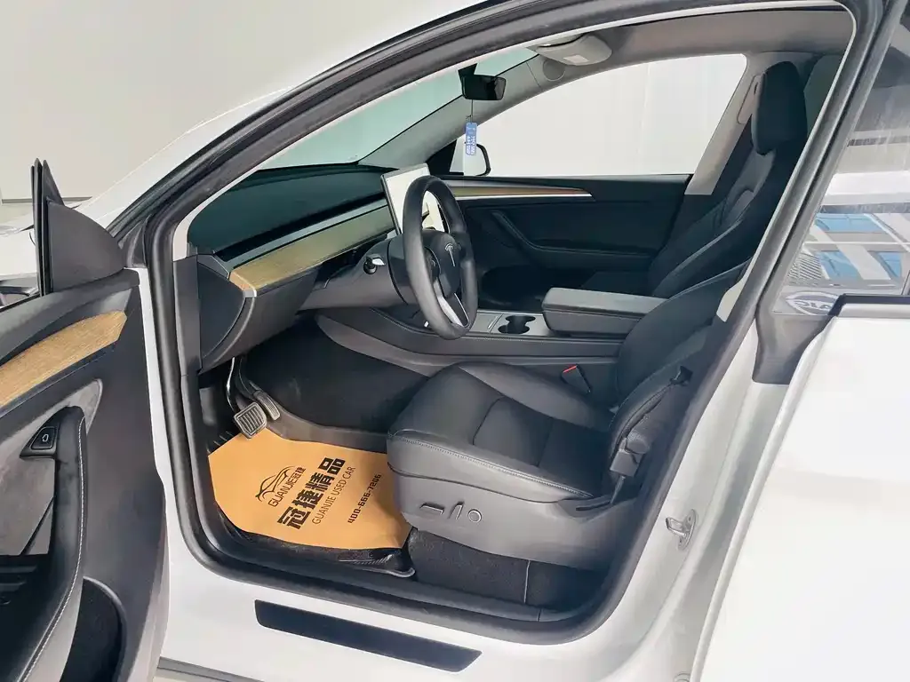 Tesla Model Y — фото 8