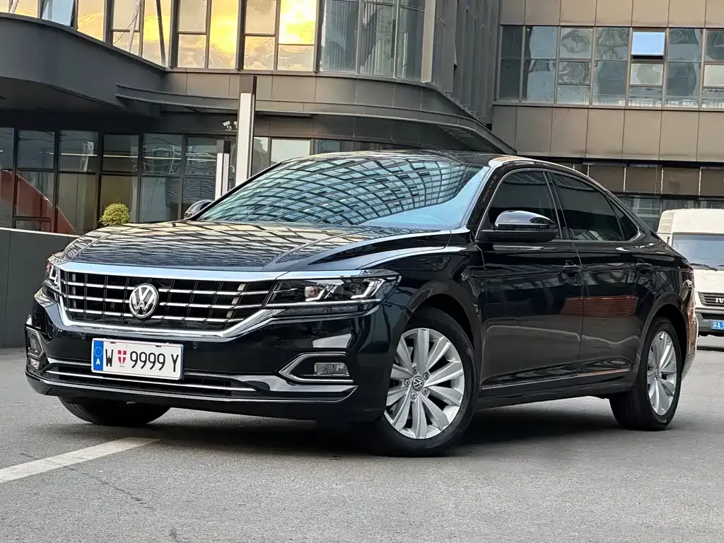 Volkswagen Passat — фото 1