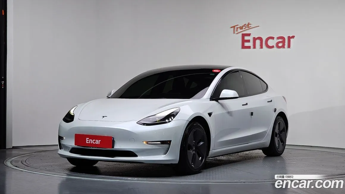 Tesla Model 3 — фото 1
