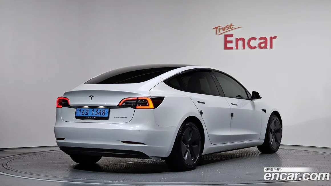 Tesla Model 3 — фото 3