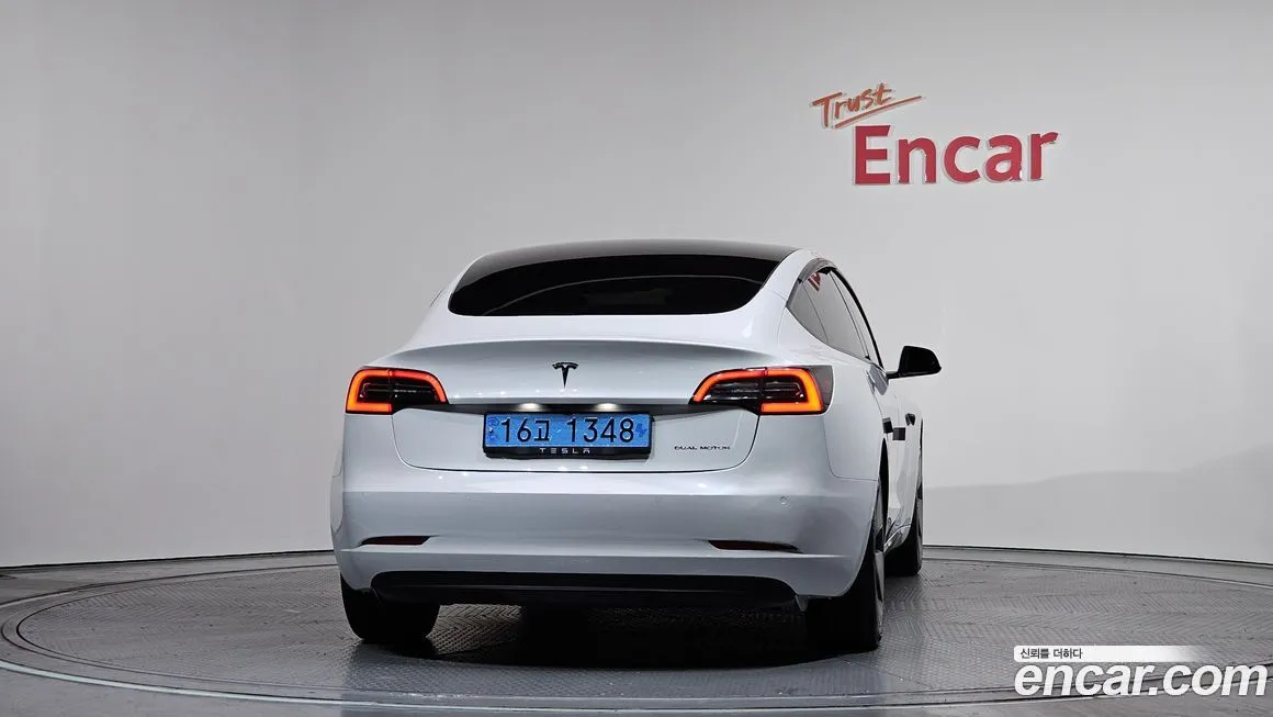 Tesla Model 3 — фото 4