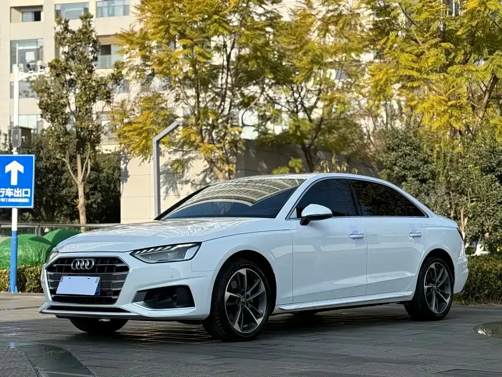 Audi A4L 2021 из CN, фото 1