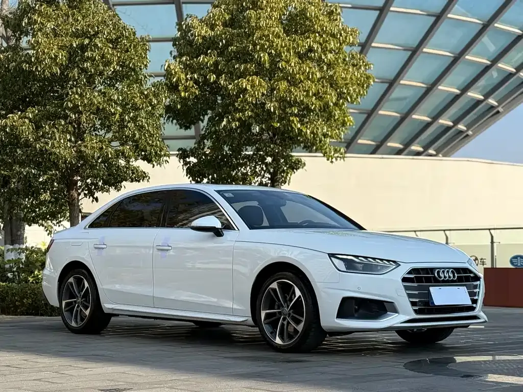 Audi A4L 2021 из CN, фото 9